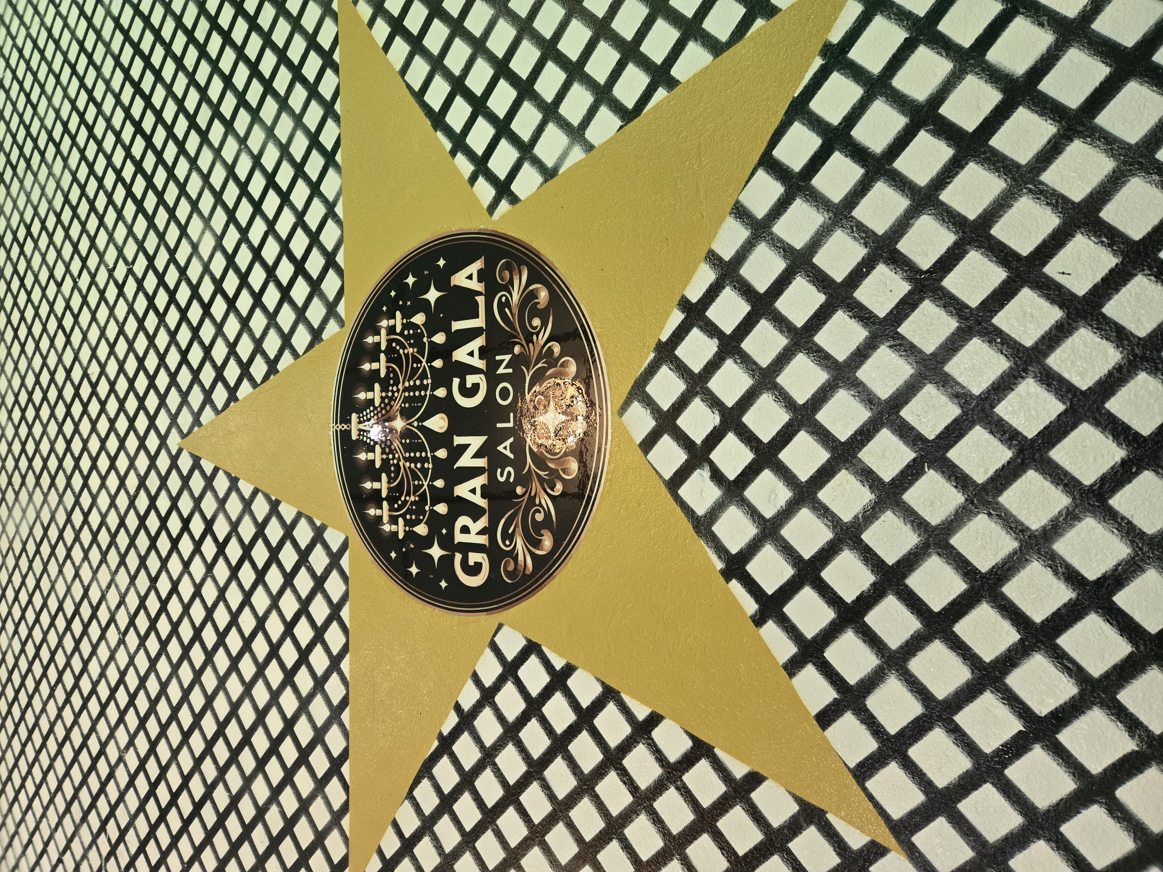 Gran Gala floor star graphic