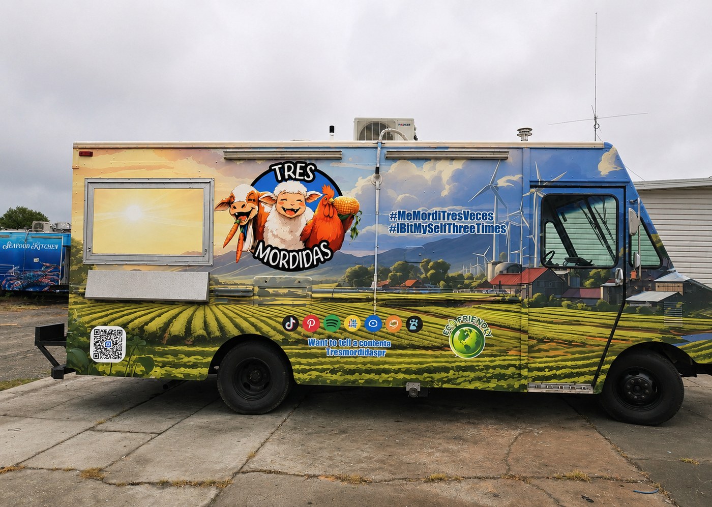 Tres Mordidas food truck wrap
