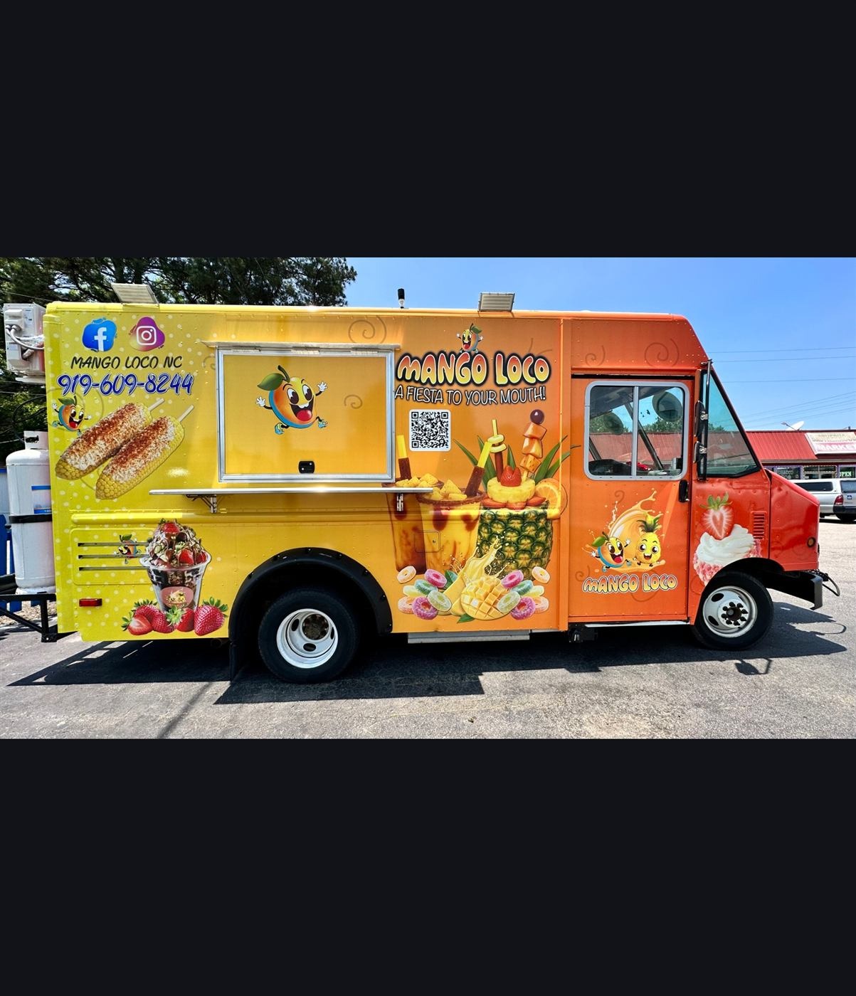 Pupuseria Gracez food truck wrap